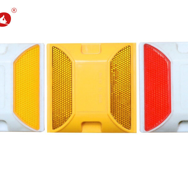 عيون قط بلاستيك